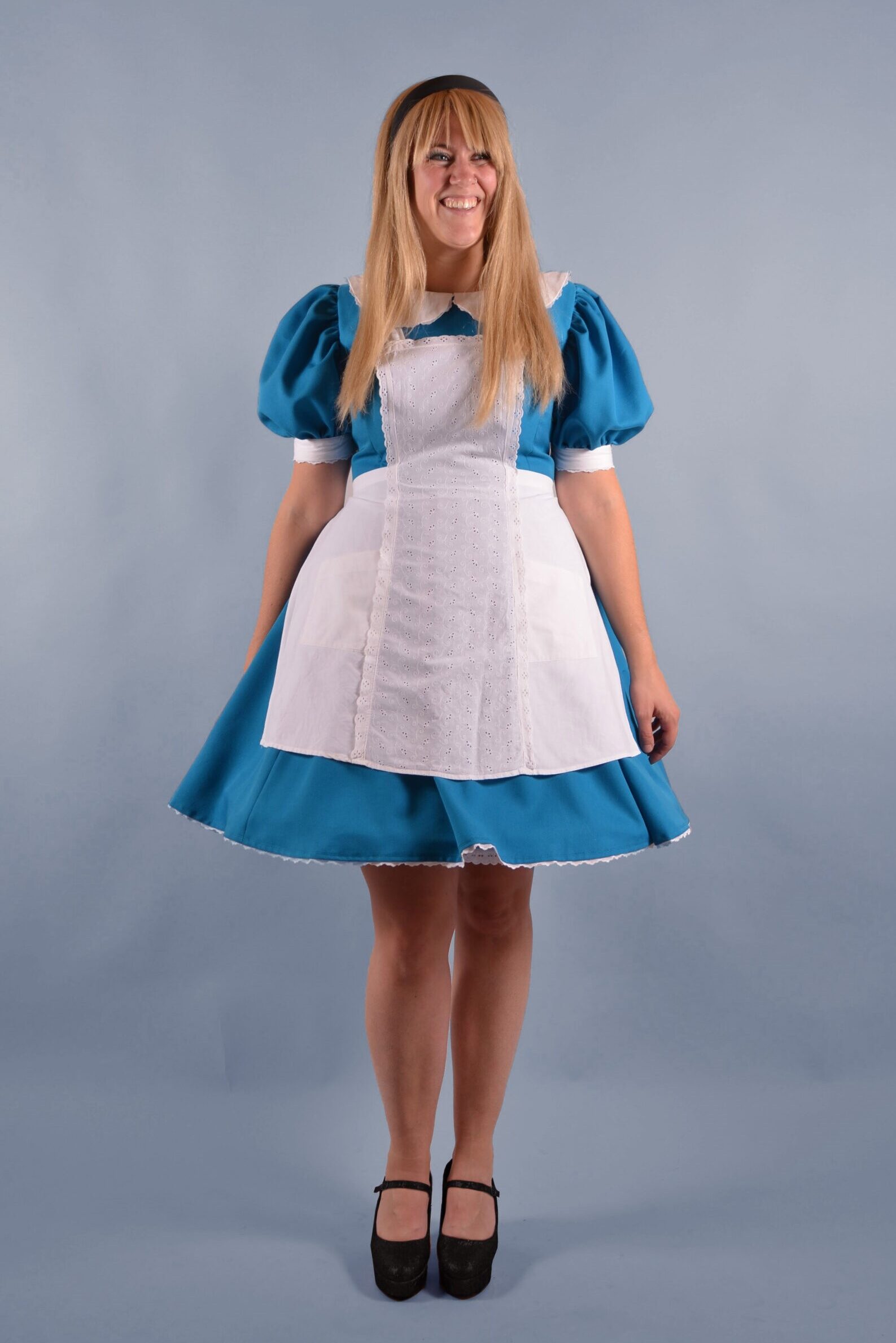 https://www.kostuumverhuurgroningen.nl/feest-themakleding/wp-content/uploads/sites/1/2023/01/Alice-1-e1674744606984.jpg